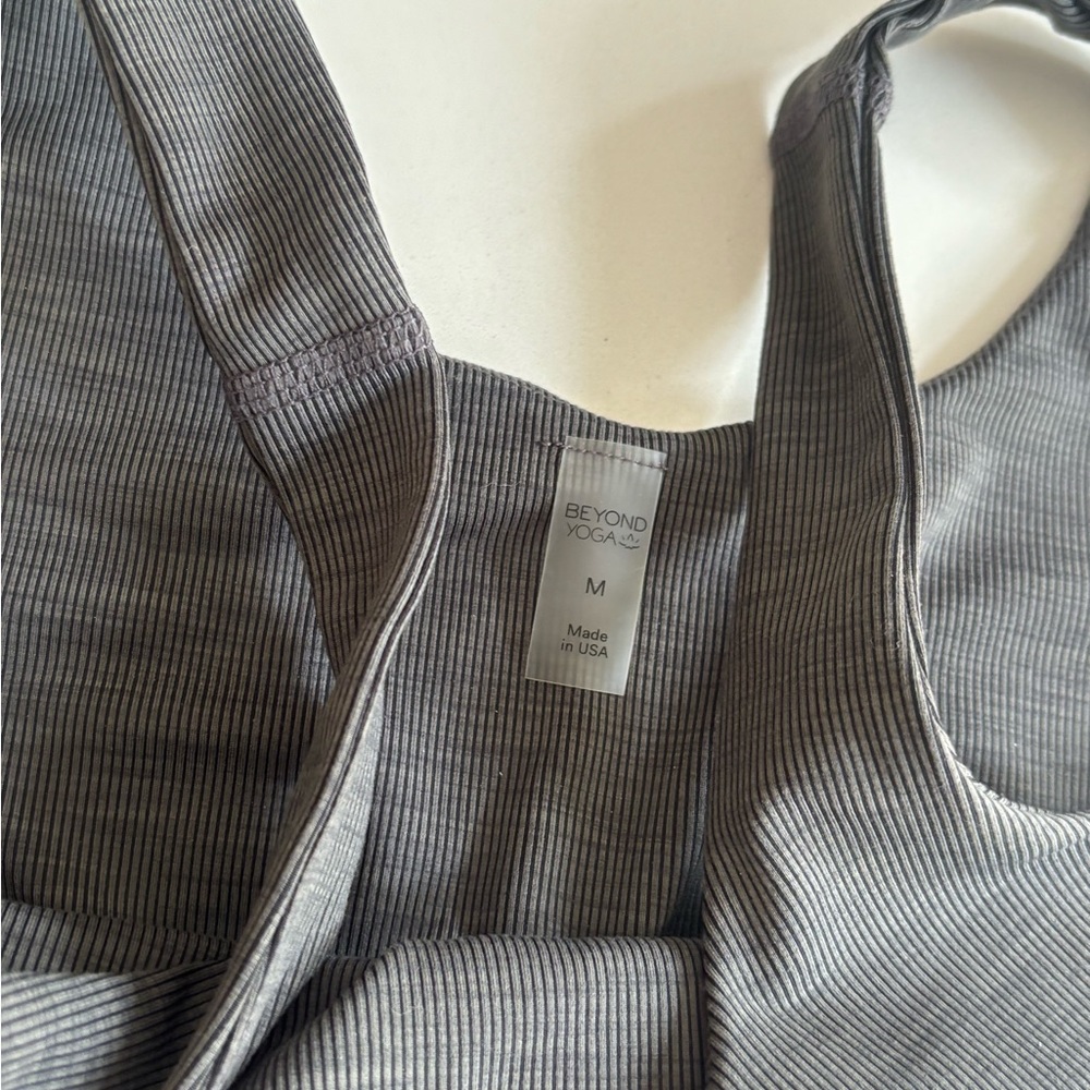 NWT Beyond Yoga Keep It Simple Heather Rib Cropped Tank Medium - Picture 7 of 7